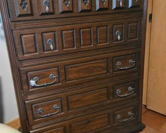 Chest of drawers