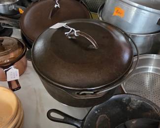 Black pots and many other pots and pans