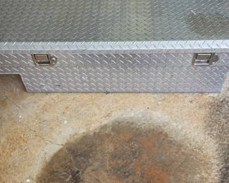 Truck tool box