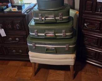 Vintage 4 piece set of luggage