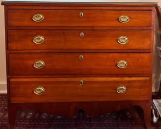Antique 4 Drawer Hepplewhite Mahogany Chest of Drawers with Oval Patera Backplates on Splayed Feet. Photo 1 of 4.