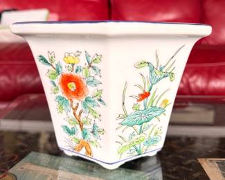Cachepot. Photo 1 of 2.