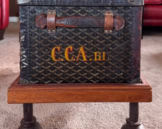 20th-Century Goyard Petite Steamer / Cabin Trunk with Cunard White Star, French Line, Île de France, SS Champlain Travel Stickers. Measures Approximately 30" W x 18" x 18" H. Photo 4 of 5. 