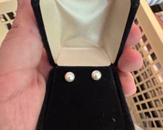 Assorted Jewelry Collection with Pearl Earrings second image