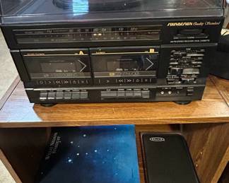 Soundesign Quality Standard AM or FM Stereo Receiver Dual Cassette Turntable