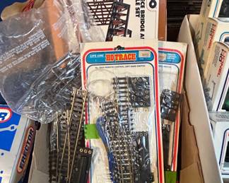 HO Scale Model Train Track and Trestle Set Assortment