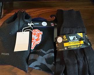 Chicago Bears NFL Team Apparel Socks and Wells Lamont Gloves Set