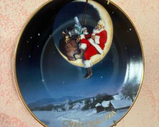 Avon Greetings From Santa 1998 Christmas Plate