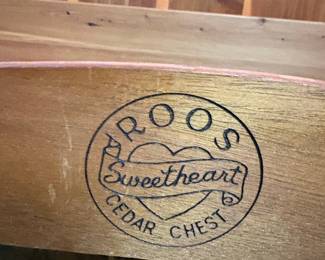Roos Sweetheart Cedar Chest