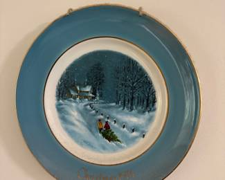 Avon "Bringing Home the Tree" 1976 Christmas Plate