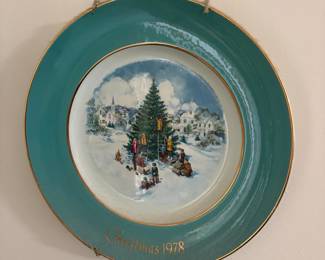 1978 Avon "Trimming the Tree" Christmas Plate by Enoch Wedgwood
