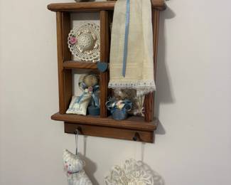 Vintage Wooden Heart Trinket Shelf with "A Wonderful Mother" Plaque