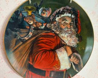 1987 "The Magic That Santa Brings" Collector Plate by Avon