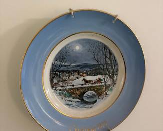 Avon 1979 "Dashing Through the Snow" Collector Plate
