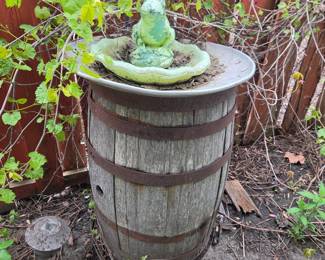 Rustic Barrel Bird Bath with Frog Figurine