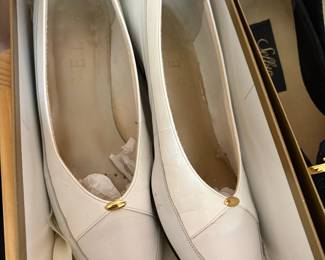 Sells Women's White Leather Pumps