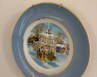 1977 Avon "Carollers in the Snow" Christmas Plate