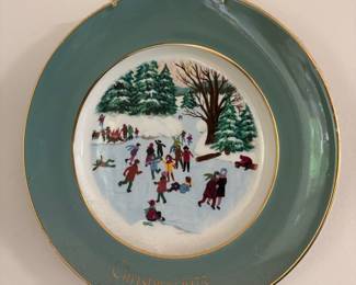 Avon "Skaters on the Pond" 1975 Christmas Plate