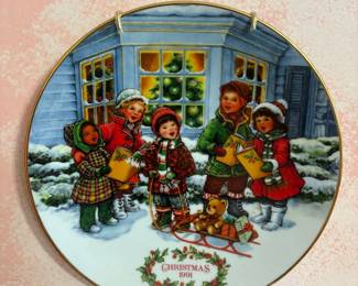 Avon Christmas 1991 "Perfect Harmony" Collector Plate