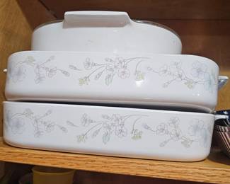 Casserols and bowls 