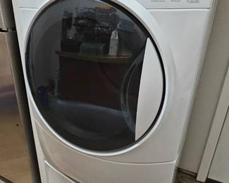 Kenmore washer and dryer with pedestal 