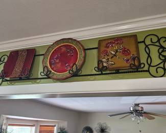 vibrant plates and holder