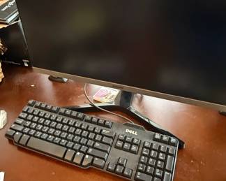 Dell KB USB Keyboard with Smart Card Reader and Samsung Monitor