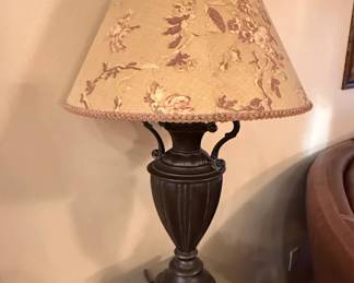 Traditional Floral Table Lamp