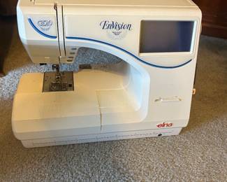 En Vision Sewing Machine