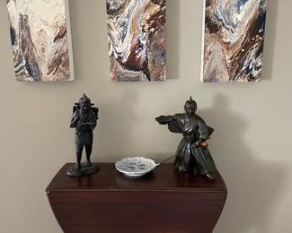 DROP LEAF TABLE AND 3 ACRYLIC PICTURES