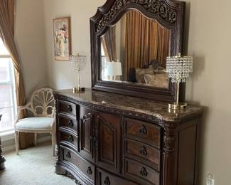 DRESSER AND MIRROR/MATCHES THE KS BED