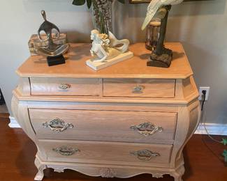 SMALL BOMBE CHEST