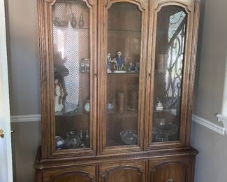 HENREDON CHINA CABINET