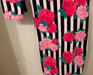 Betsey Johnson Black and White Stripe Floral Rose Bath Towel Set