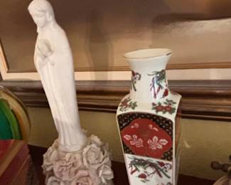 Set of Blanc de Chine Porcelain Figurines Buddha, Guanyin, Vase, Floral Arrangement fourth image