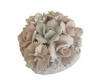 Set of Blanc de Chine Porcelain Figurines Buddha, Guanyin, Vase, Floral Arrangement third image