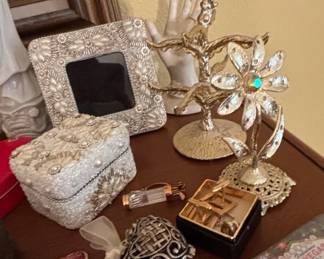 Assorted Decorative Trinkets and Collectibles, including Beaded Jewelry Box, Floral Sculpture, Picture Frame, Golf Club Lighter, and Las Vegas Themed Box