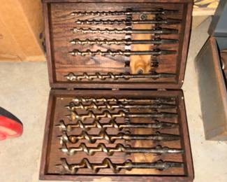 LOT OF DRILL BITS