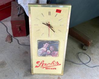 VINTAGE STROHS BEER CLOCK