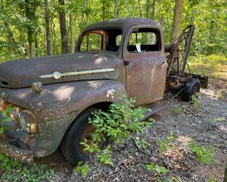 FORD WRECKER TRUCK