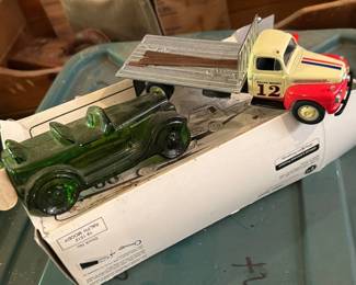 FORD FLATBED TRUCK SCALE 1/34 AND AVON BOTTLE