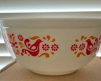Vintage pyrex mixing bowl
