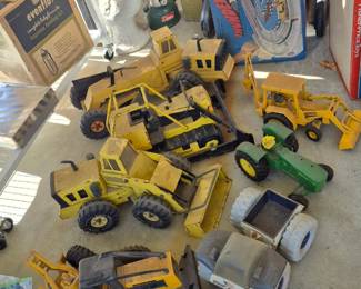 Lots of 80s Tonka trucks