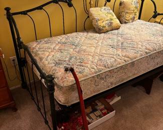 Iron day bed