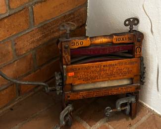 Antique clothes wringer