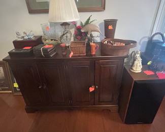 Nice quality, vintage stereo cabinet stereo speakers and lots of 45 and 33 albums