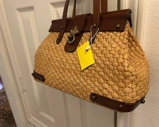 Nice quality hand bags, several to choose from 