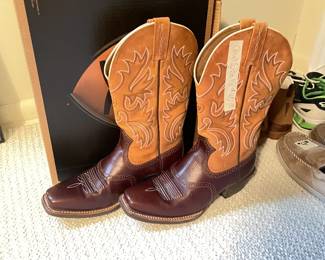 Like new size 12 Ariat boots