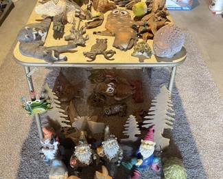 TONS of yard decorations