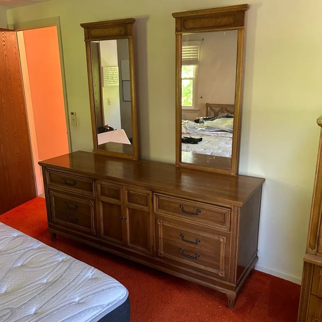 001 American Of Martinsville Dresser With Twin Mirrors